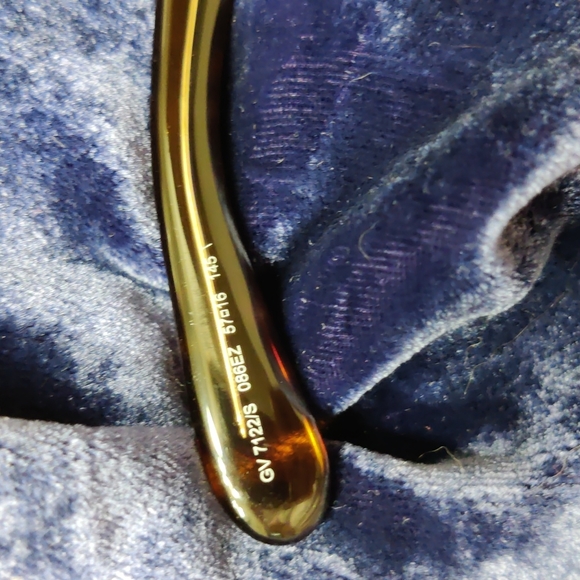 Givenchy 🤍 authentic!! Dark Havana round style sunglasses - Picture 9 of 10